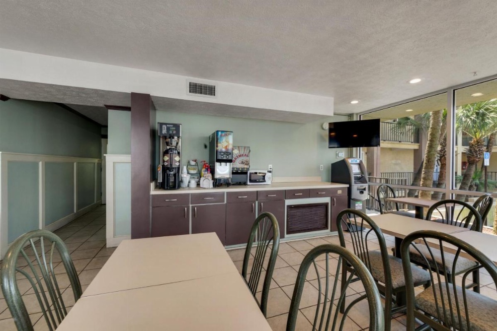 Ramada by Wyndham Panama City Beach / Beachfront Image 19