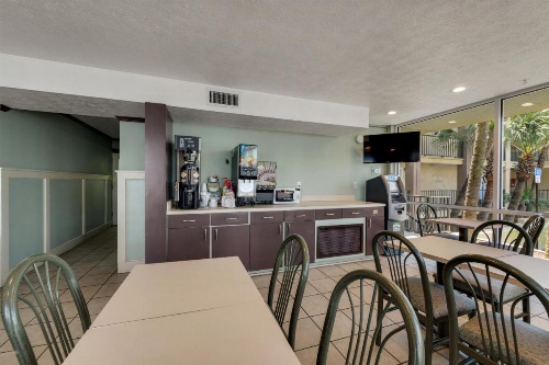 Ramada by Wyndham Panama City Beach / Beachfront image 19
