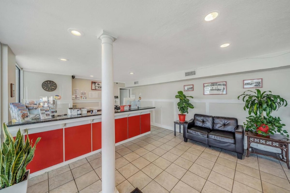 Ramada by Wyndham Panama City Beach / Beachfront Image 20