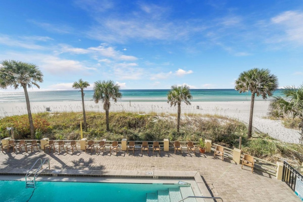 Ramada by Wyndham Panama City Beach / Beachfront Image 26