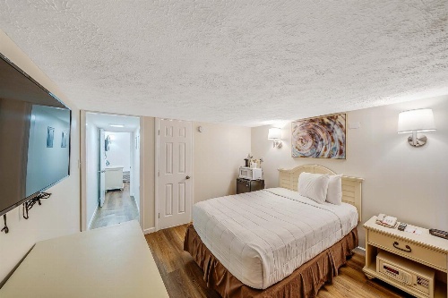 Ramada by Wyndham Panama City Beach / Beachfront image 3