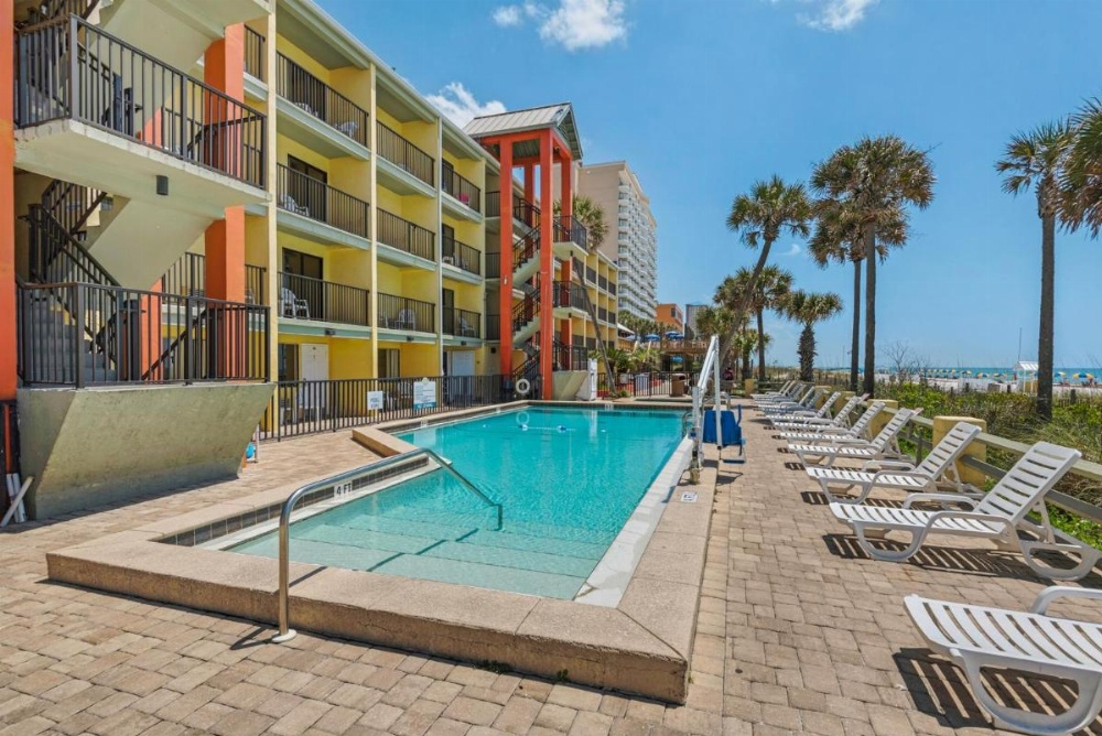 Ramada by Wyndham Panama City Beach / Beachfront Image 32