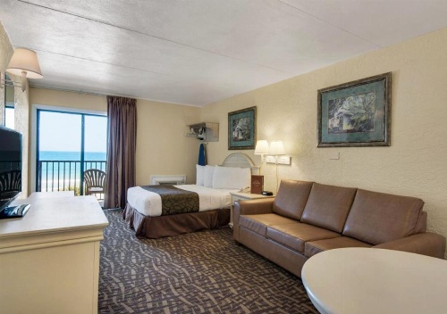Ramada by Wyndham Panama City Beach / Beachfront image 35
