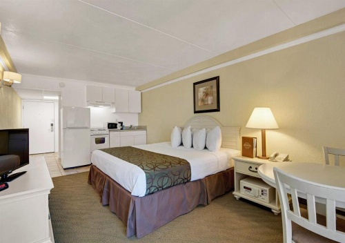 Ramada by Wyndham Panama City Beach / Beachfront image 39