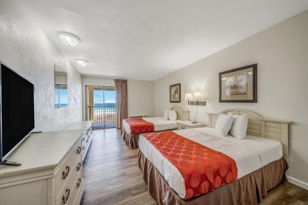Ramada by Wyndham Panama City Beach / Beachfront