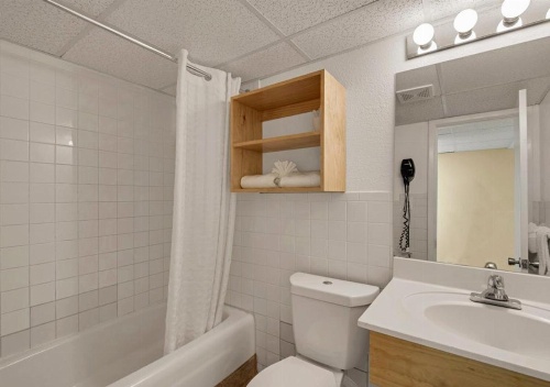 Ramada by Wyndham Panama City Beach / Beachfront image 40