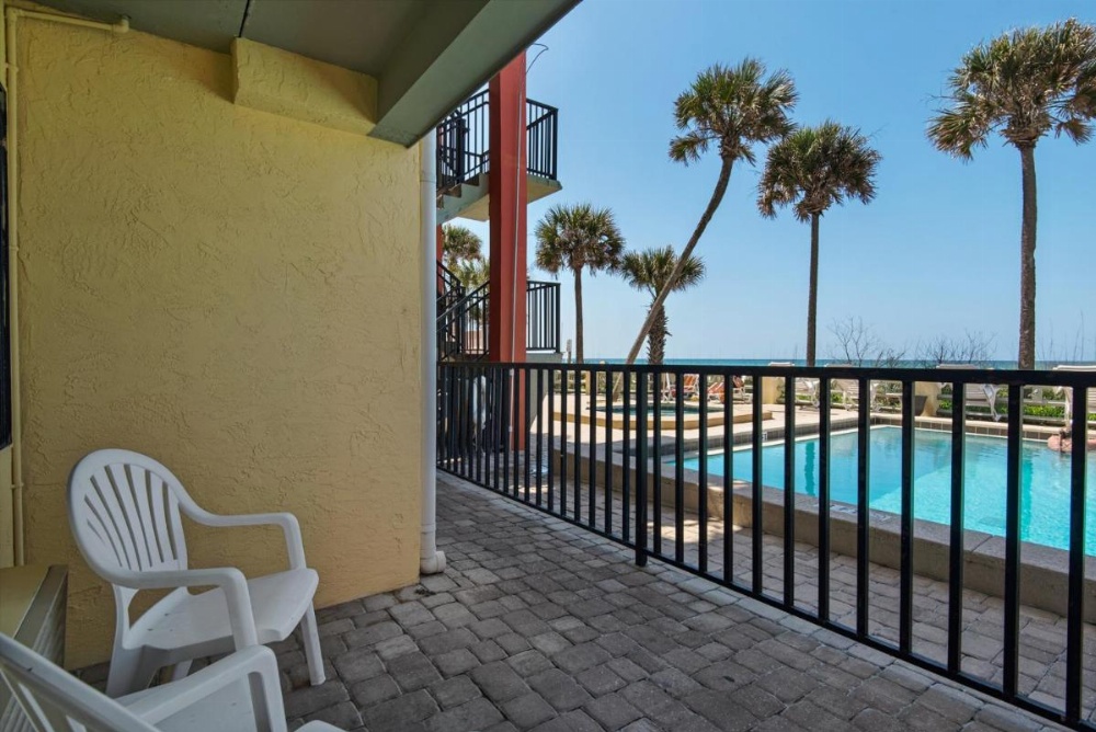 Ramada by Wyndham Panama City Beach / Beachfront